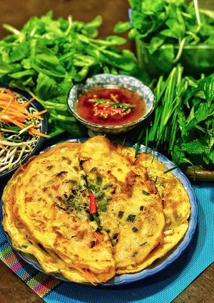 Hình của món Bánh xèo tôm trứng cà rốt.