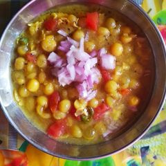 A picture of White peas chole.