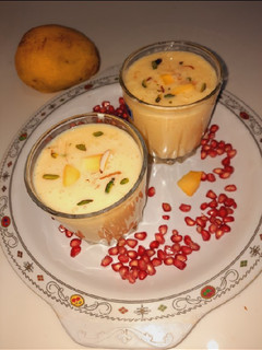 मैंगो शेक (mango shake recipe in Hindi) रेसिपी मुख्य फोटो