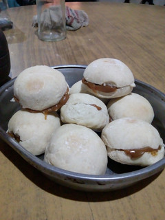 Una foto de Pancitos de leche rellenos con dulce de leche