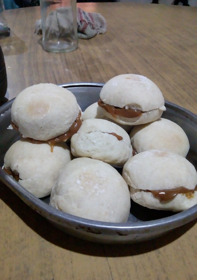 Una foto de Pancitos de leche rellenos con dulce de leche