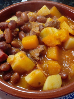 Una foto de Cazuela de porotos de frutilla con vegetales