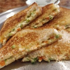 A picture of M&M Sandwich (Milk Cream & Mayo).