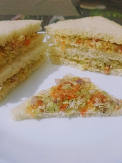 मिक्स वेज सैंडविच विद चीज़ (mix veg sandwich with cheese recipe in Hindi) रेसिपी मुख्य फोटो