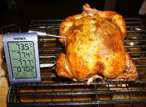 Una foto de POLLITO ASADO CON YERBAS FRESCAS.JON STYLE