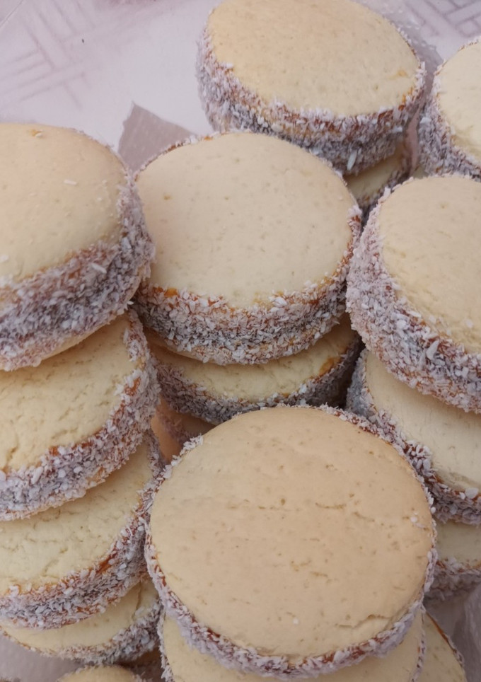 Una foto de Alfajores de maicena, con aceite