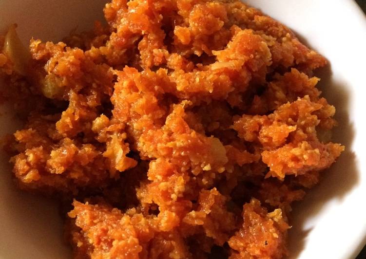 Simple Way to Prepare Homemade Traditional carrot halwa with khoya