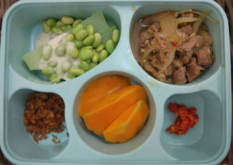 Bekal makan siang