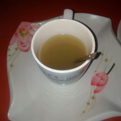 A picture of Ginger nd lemon tea.