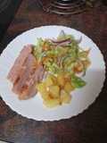 Magro de cerdo con ensalada y piña caramelizada