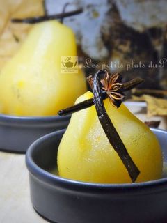 Une photo de Poires pochées au sirop de miel et épices