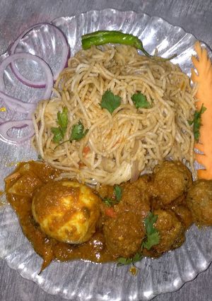 A picture of Spaghetti and meatball curry.