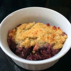 A picture of Leftover Kirsch-Cherry crumble.
