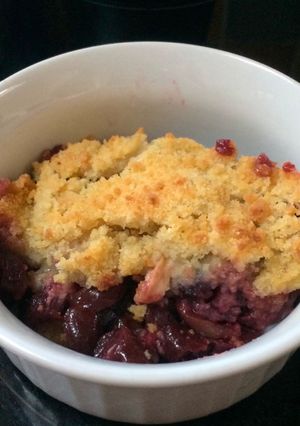 A picture of Leftover Kirsch-Cherry crumble.