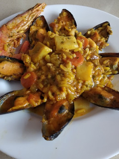 Una foto de Paella variada con mejillones