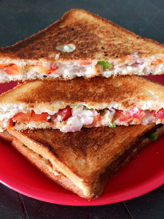 वेज मायो सैंडविच (Veg mayo sandwich recipe in HIndi) रेसिपी मुख्य फोटो