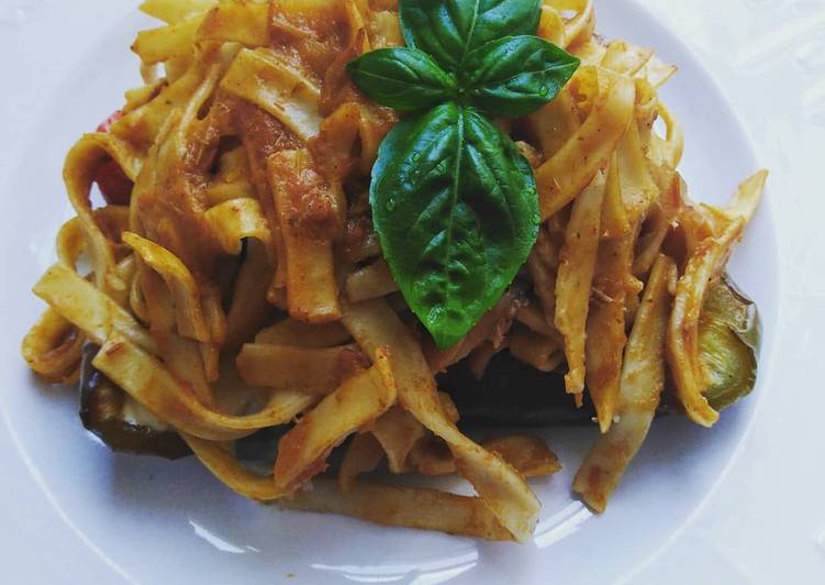 Tagliatelle con peperoni e crema