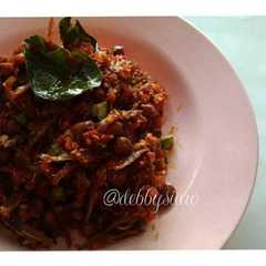 A picture of Balado teri kacang.