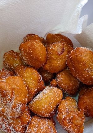Una foto de Buñuelos de manzana 🍎