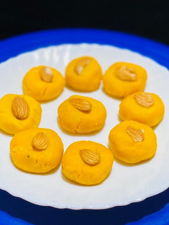 केसर पेड़ा (Kesar Peda recipe in hindi) रेसिपी मुख्य फोटो
