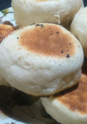 Una foto de Pan al sartén o 'Englsih Muffin' (vegan/oil-free)!