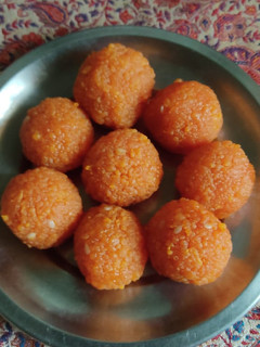 மோச்சூர் லட்டு (Motichoor laddu recipe in tamil) செய்முறை முக்கிய புகைப்படம்