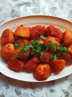 લસણીયા બટાકા (Lasaniya Bataka Recipe In Gujarati) રેસીપી મુખ્ય ફોટો