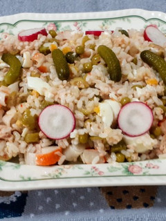 Una foto de Ensalada de arroz, y atún