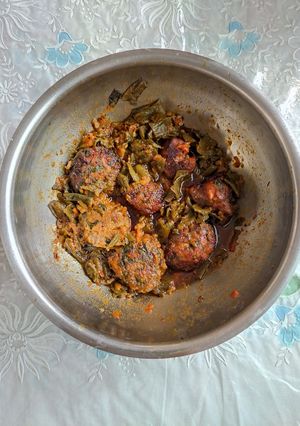 વાલોર ઢોકળી નું શાક (Valor Dhokli Shak Recipe In Gujarati) રેસીપી મુખ્ય ફોટો