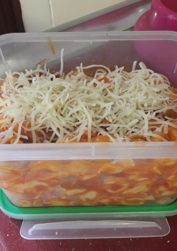 Una foto de Macarrones rellenos de carne🍅🧀