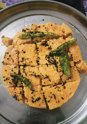 গুজরাটি ধোকলা (gujarati dhokla recipe in Bengali) রেসিপির প্রধান ছবি