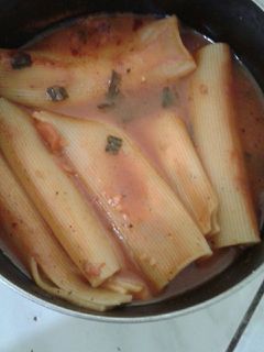 Una foto de Canelones con queso