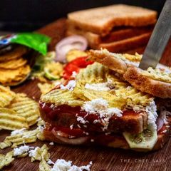 A picture of Chips sandwich.