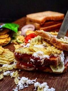 A picture of Chips sandwich.