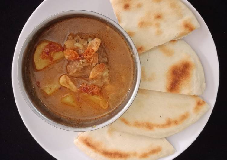 Chapati With Lamb Curry