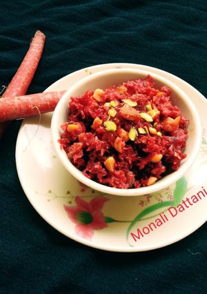 ગાજર નો હલવો (Gajar Halwa Recipe In Gujarati) રેસીપી મુખ્ય ફોટો