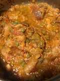 Chicharrón en salsa roja