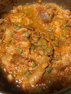 Una foto de Chicharrón en salsa roja