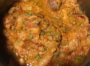 Una foto de Chicharrón en salsa roja