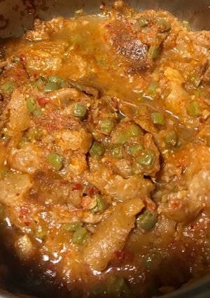 Una foto de Chicharrón en salsa roja