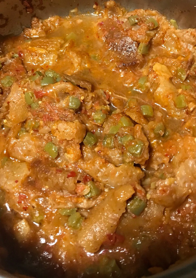 Una foto de Chicharrón en salsa roja