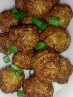 A picture of Fried Cabbage Balls.