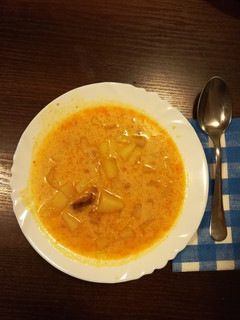Tejfölös-kolbászos krumplileves recept fotója