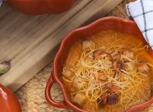 Foto principal de Crema de calabaza y puerros asados