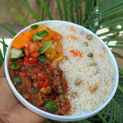 A picture of Burabiscon shinkafa (rice couscous).