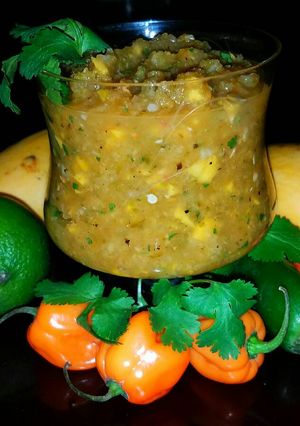 A picture of Mike's Mango Pineapple Habenero Salsa.