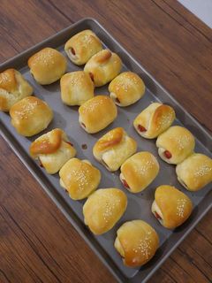 Foto resep Roti Isi Sosis Empuk Menul Gemuy (Tips di Bawah)