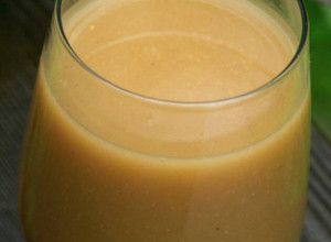 Una foto de Atole de avena con naranja