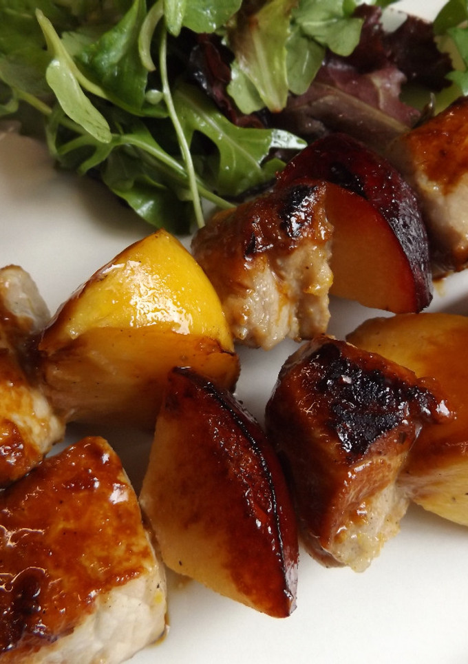 Una foto de Brochetas de cerdo afrutadas con mostaza y miel de romero