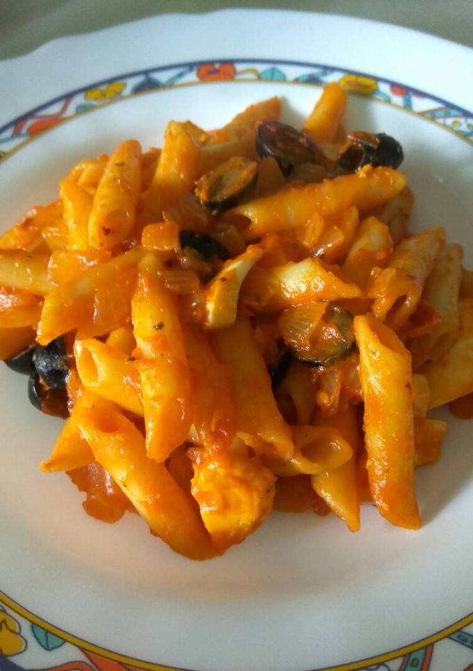 Una foto de Macarrones con bacon y aceitunas